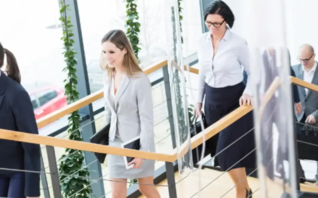 Mehr Bewegung im (Arbeits-) Alltag: So schaffen Sie 10.000 Schritte täglich